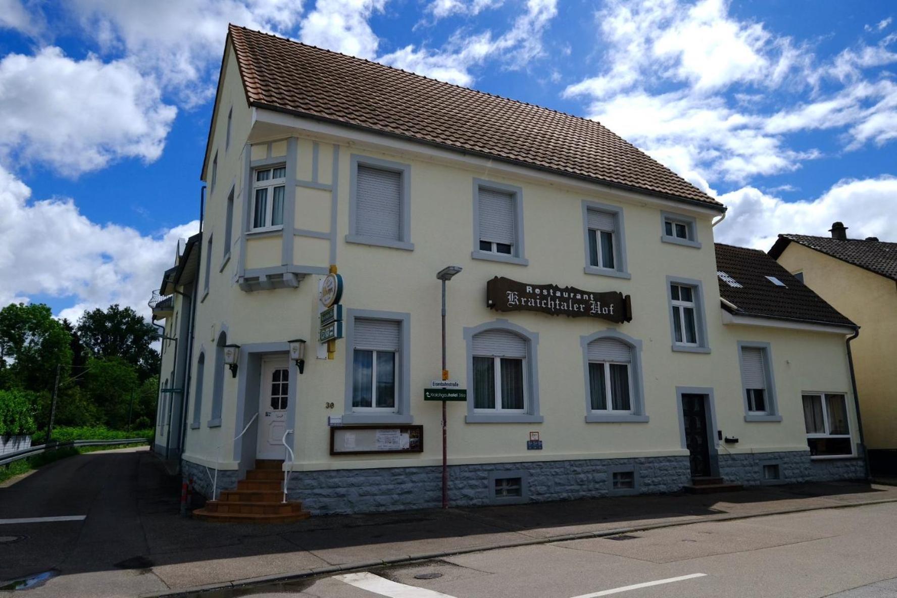 Hotel Kraichtaler Hof Exterior foto